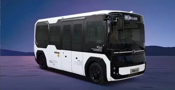 Miraco L60 robobus, front three-quarter view